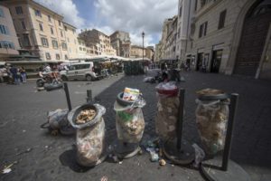 foto-cestini-spazzatura-roma